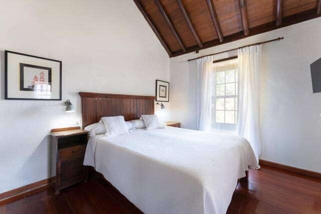 Hotel Rural Las Calas - slaapkamer met houten plafond