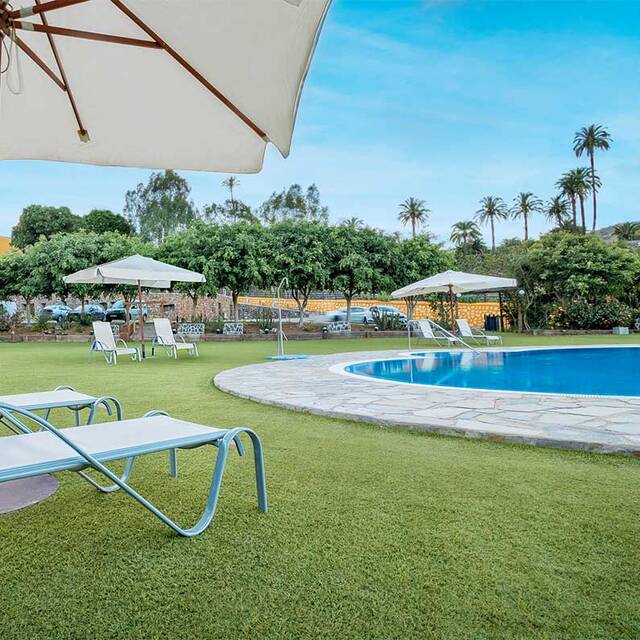 Hotel Rural LIVVO Maipez - zwembad met ligbedden