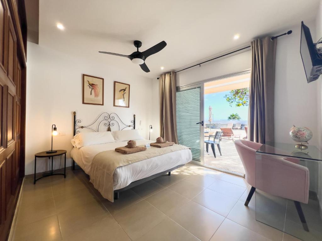 Helene Holidays - slaapkamer met terrasdeur