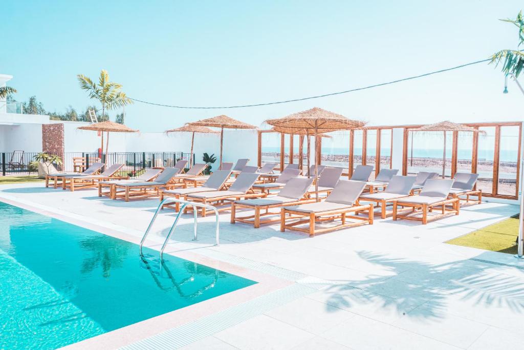 Shambhala Fuerteventura - zwembadterras met parasols