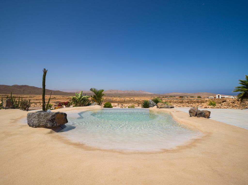 Alma Calma Hotel Rural - zwembad in het landschap