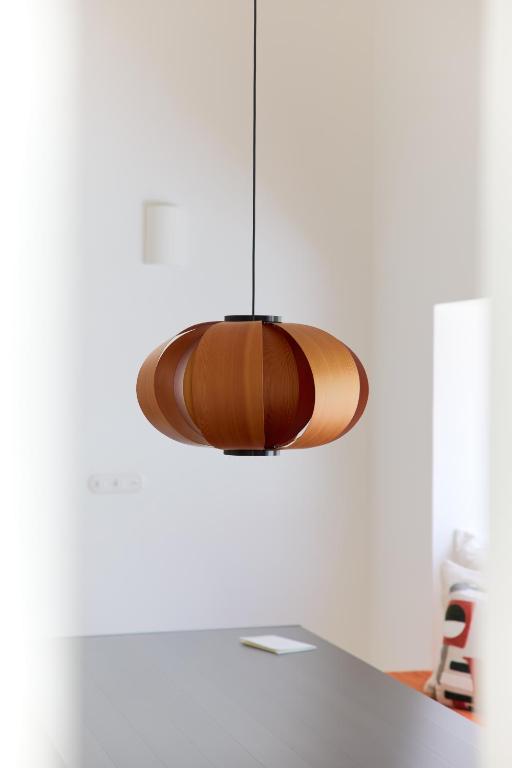 Casa Montelongo - hal met designlamp