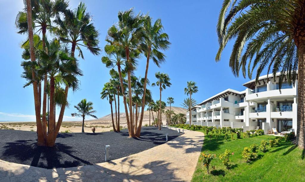 ZEL Fuerteventura - hotelgebouw tussen de palmen