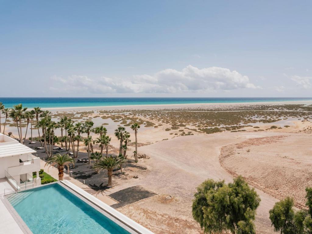 ZEL Fuerteventura - zwembad met uitzicht op de lagune