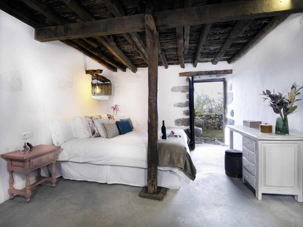 Hacienda El Terrero - slaapkamer met houten balk