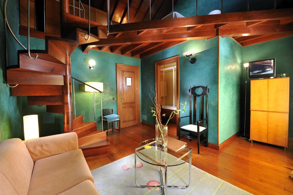 Boutique Hotel San Roque - suite met groene zithoek