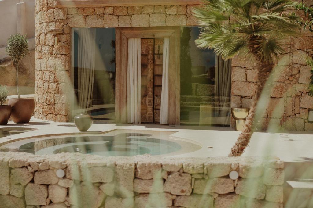 Ecohotel El Agua - dompelbad bij de gevel