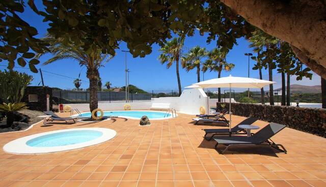 Hotel Rural Finca de La Florida - zwembad met ligbedden