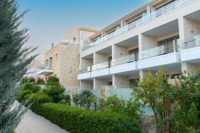 Castello Boutique Resort en Spa - gebouw met balkons en tuin