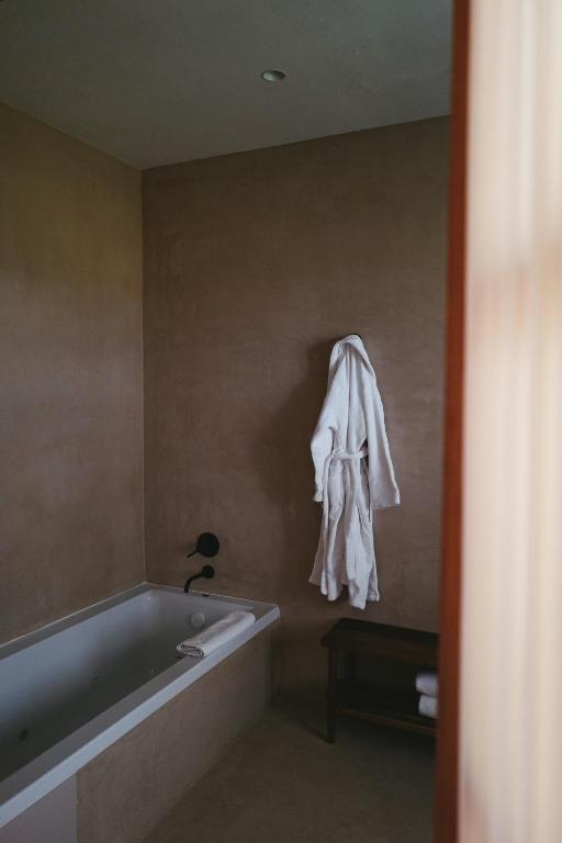 Can Arabi - badkamer met bad