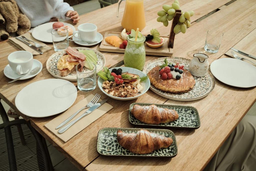 Can Salia - gedekte ontbijttafel