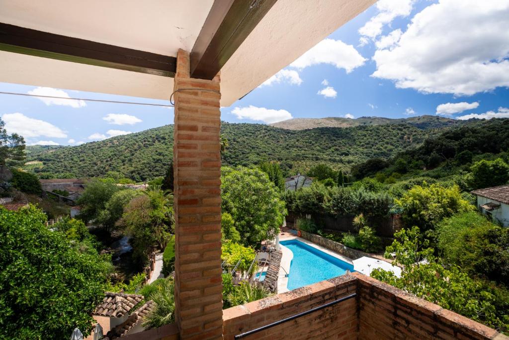 Molino del Santo - terras met pergola boven de vallei