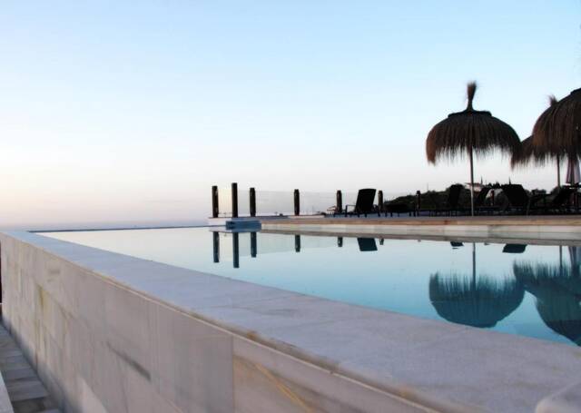 Posada Morisca - infinity pool met zeezicht