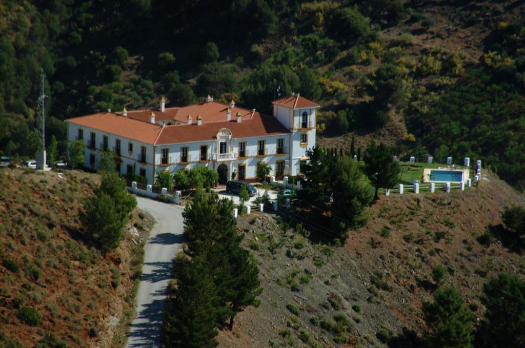 Cerro de Hijar - luchtfoto van het hotel in het dal