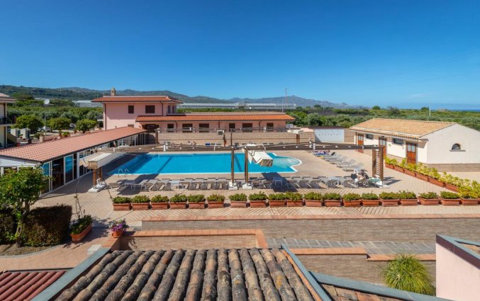 Tuin met zwembad van Hotel La Terra dei Sogni op Sicilie