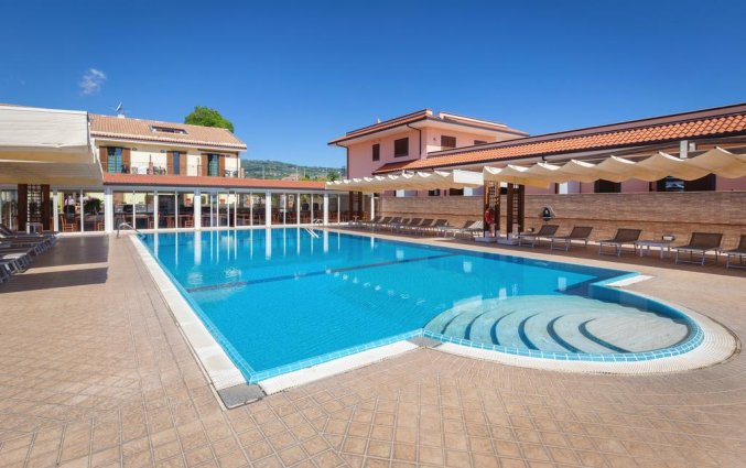 Zwembad van Hotel La Terra dei Sogni op Sicilie
