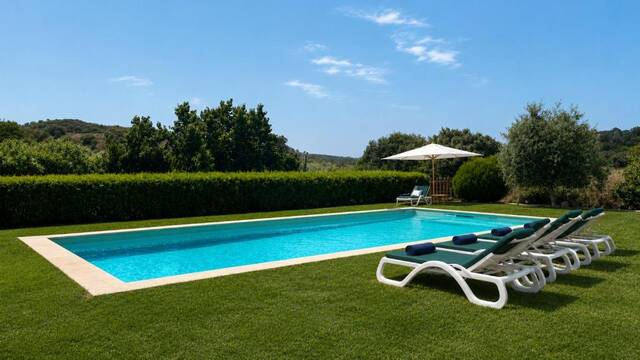 Aldeia da Pedralva - zwembad met ligbedden