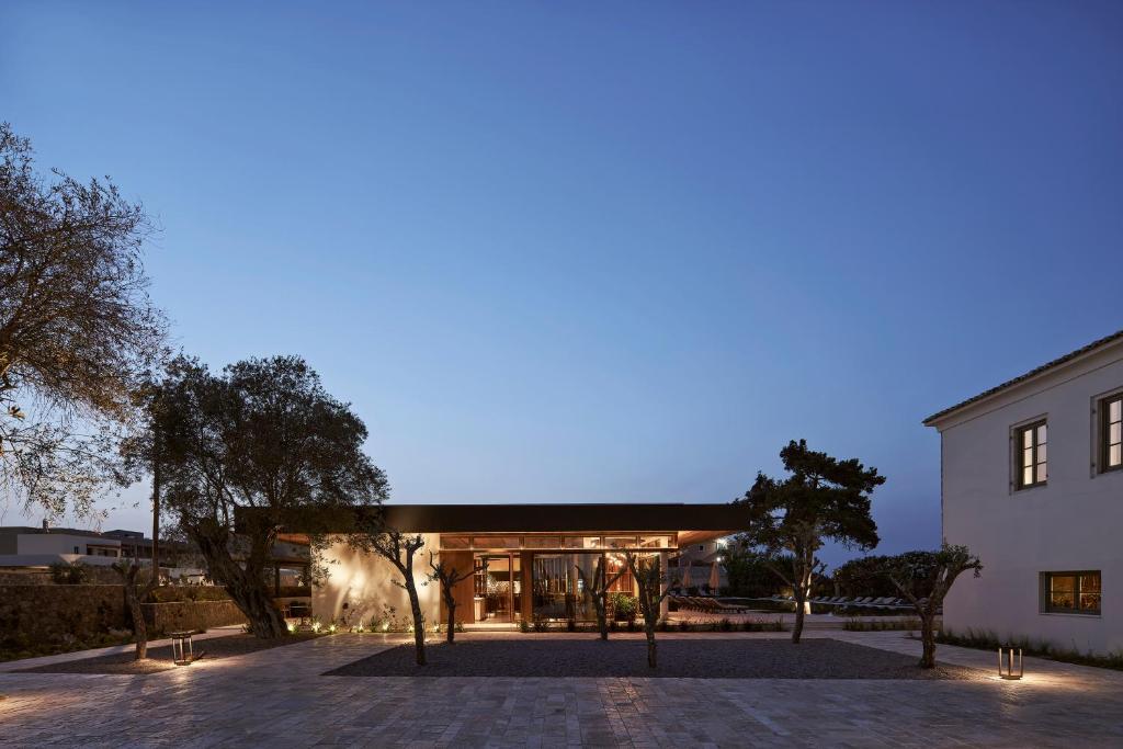 The Olivar Suites - het resort in de avond