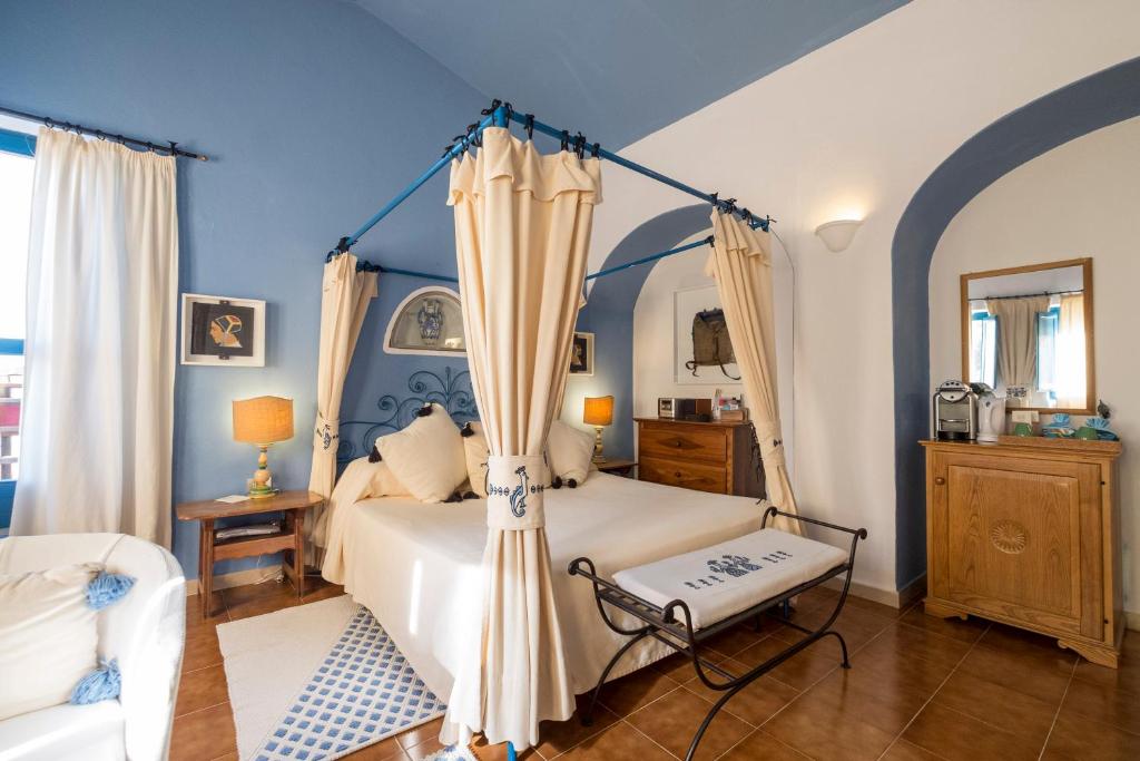 Su Gologone Experience Hotel - kamer met hemelbed