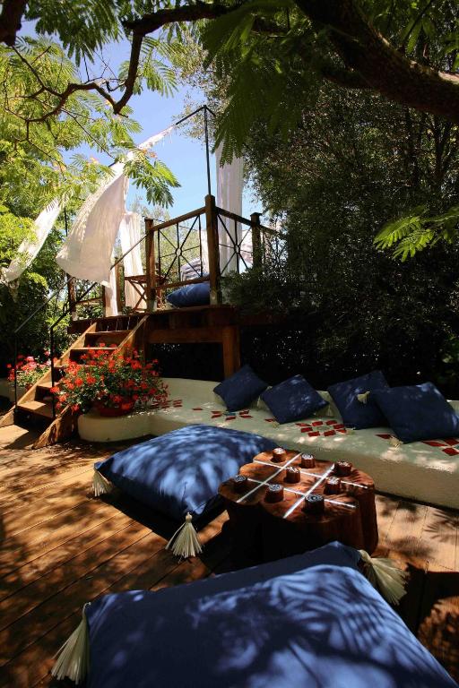 Su Gologone Experience Hotel - loungeplek in de tuin