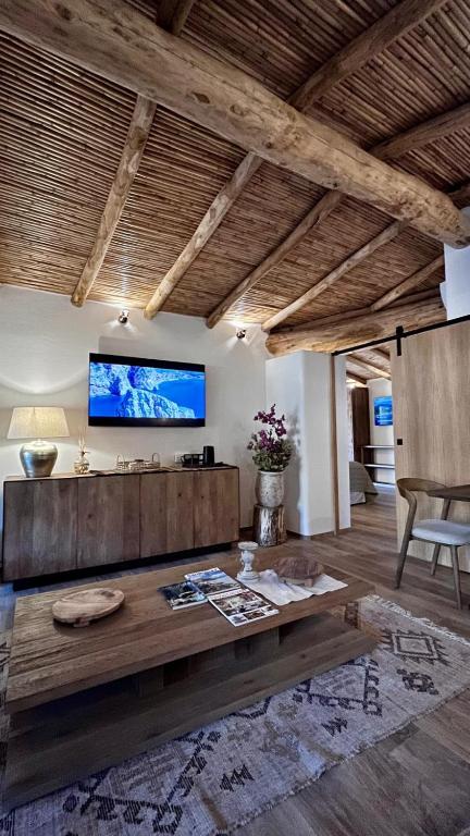 Tenuta Pilastru - lounge met houten balken