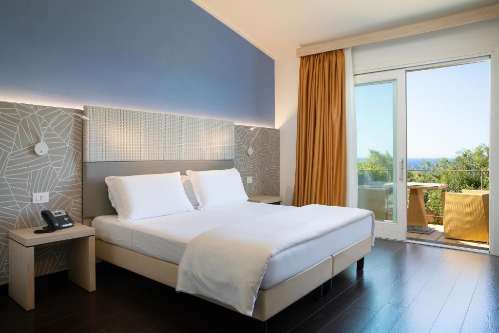 Hotel Bajaloglia Resort - tweepersoonskamer met terrasdeuren