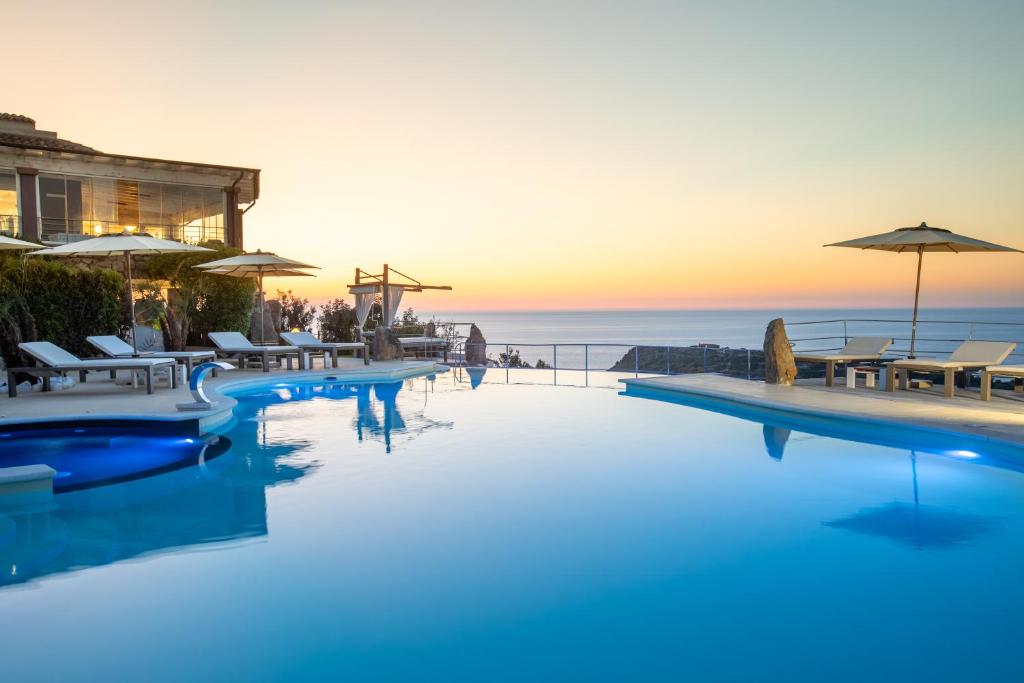 Hotel Bajaloglia Resort - zwembad bij zonsondergang