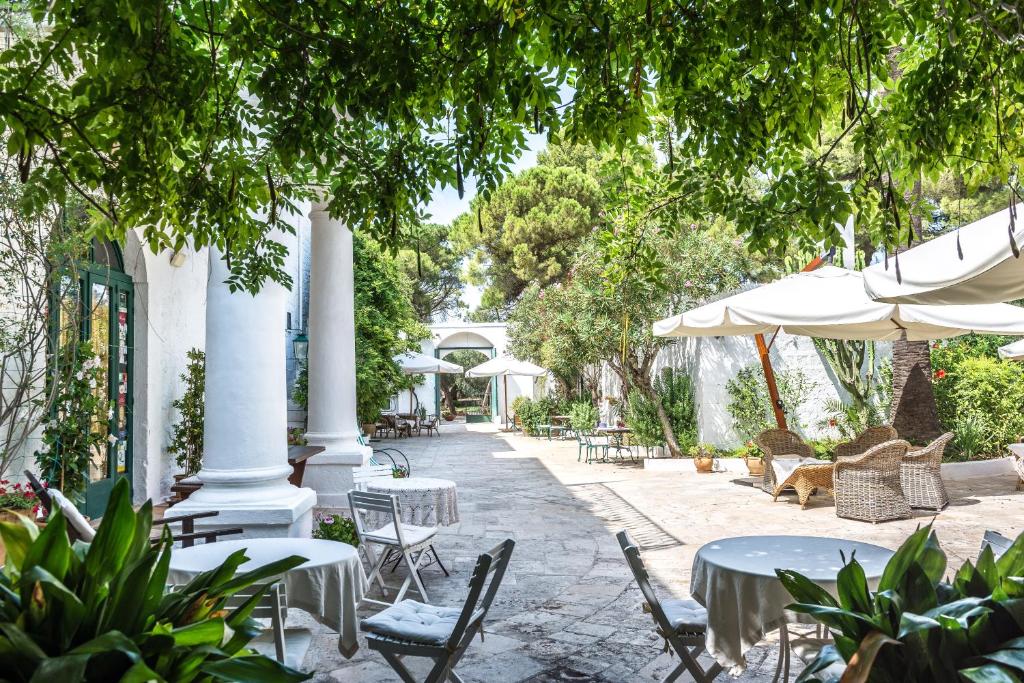 Masseria Il Frantoio - zuilengalerij met zitjes
