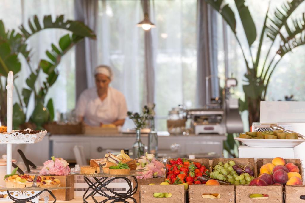 Canne Bianche Lifestyle Hotel - ontbijtbuffet met vers fruit