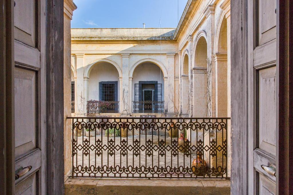 Palazzo Daniele - balkon met smeedijzeren hekwerk