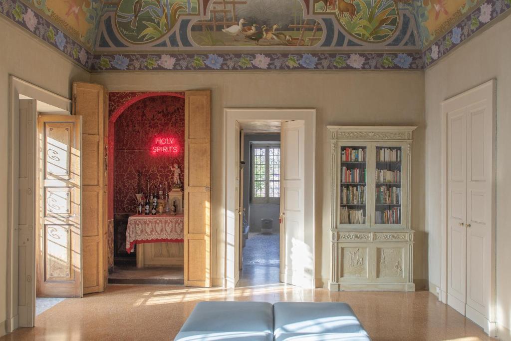 Palazzo Daniele - kamer met fresco en boekenkasten