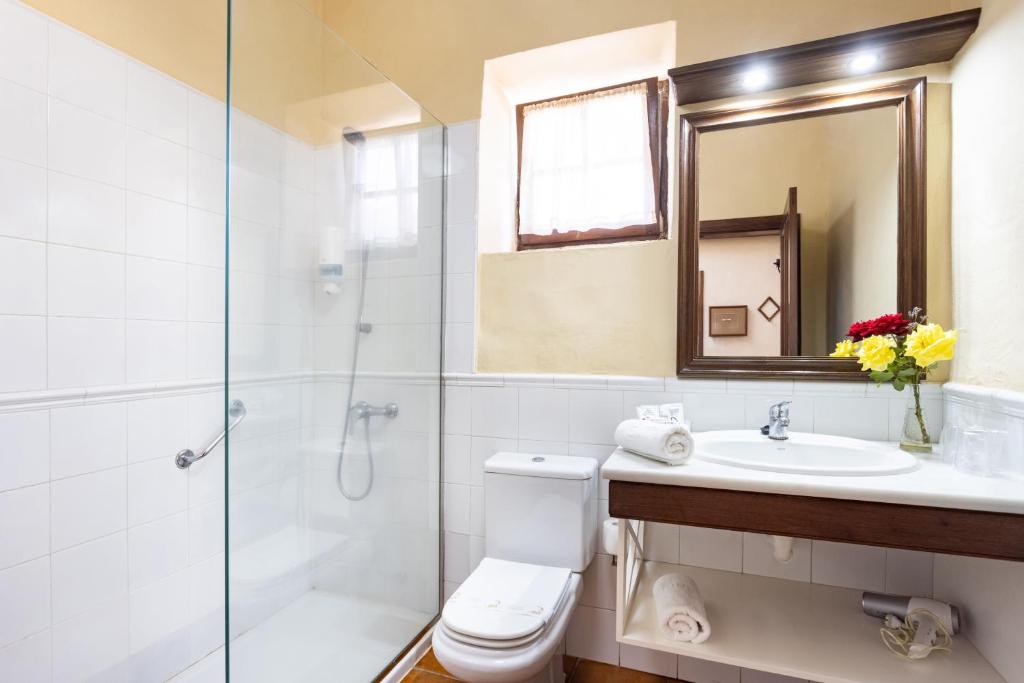 Hotel El Patio - badkamer met inloopdouche
