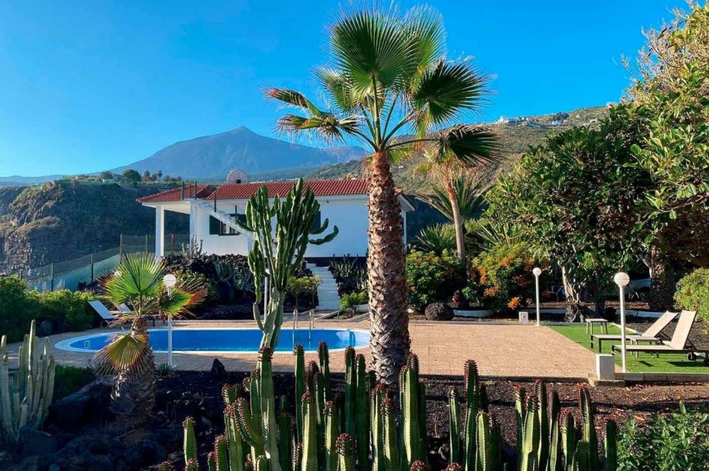Hotel El Patio - gebouw en zwembad met uitzicht op de Teide