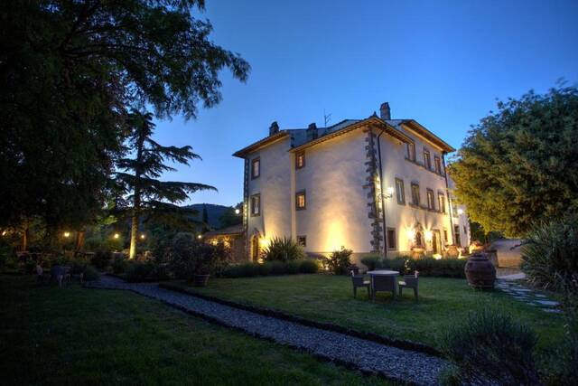 Relais Villa Baldelli - de villa in de avond