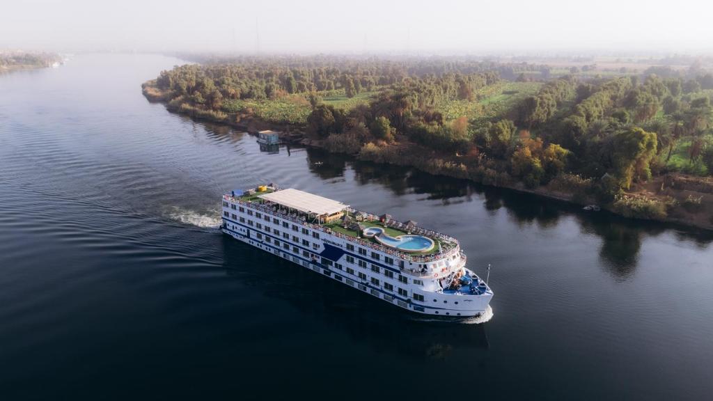 Nijlcruiseschip op de Nijl