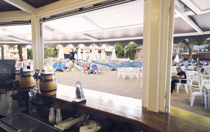 Bar van Hotel AzuLine Coral Beach op Ibiza