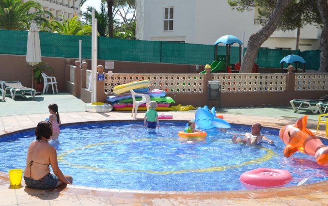 Kinderzwembad van Hotel AzuLine Coral Beach op Ibiza