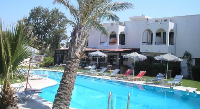 Buitenzwembad van Hotel Argo op Rhodosa