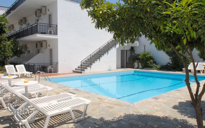 Buitenzwembad van Hotel Popi Star op Corfu