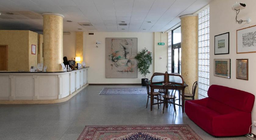 Receptie hotel Zenit in Puglia