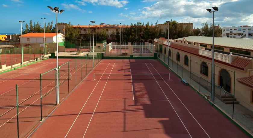 Tennisbaan van Elba Lucia Sport & Suite Hotel op Fuerteventura