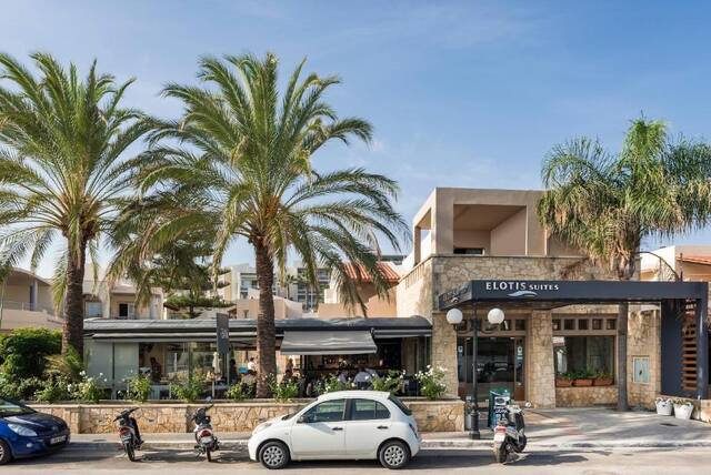 Elotis Suites - gevel met palmen