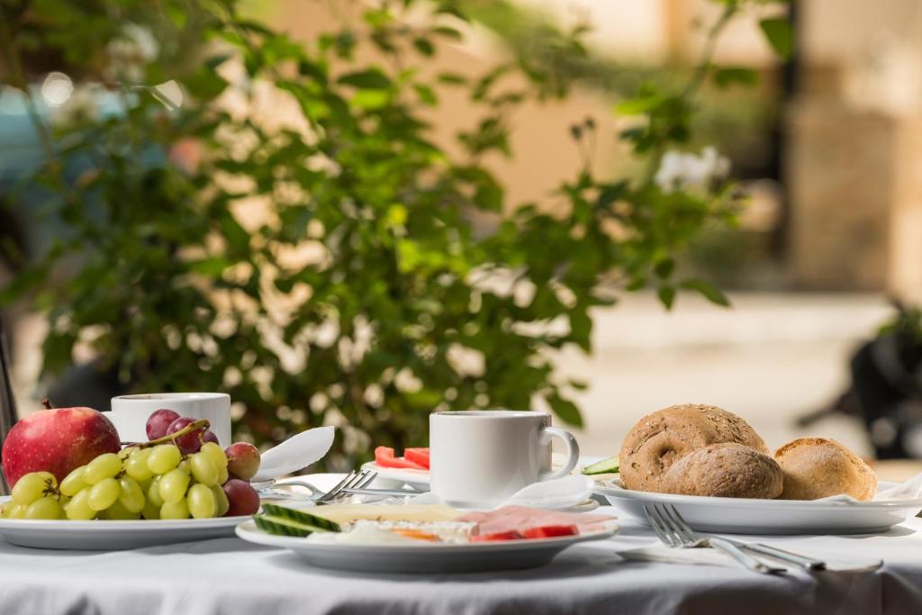 Elotis Suites - ontbijt op het terras