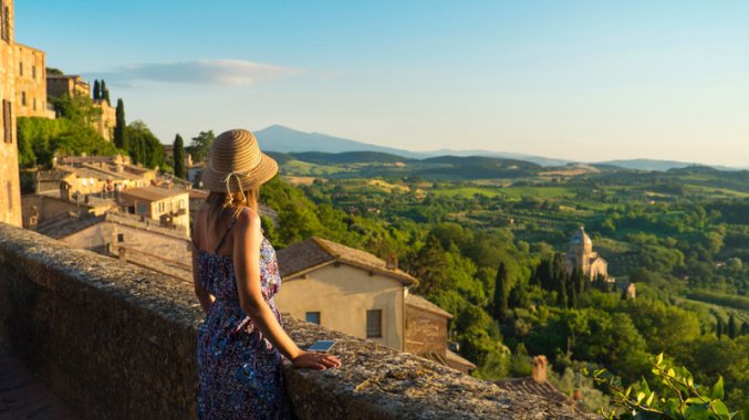 Toscane - Vrouw uitzicht platteland