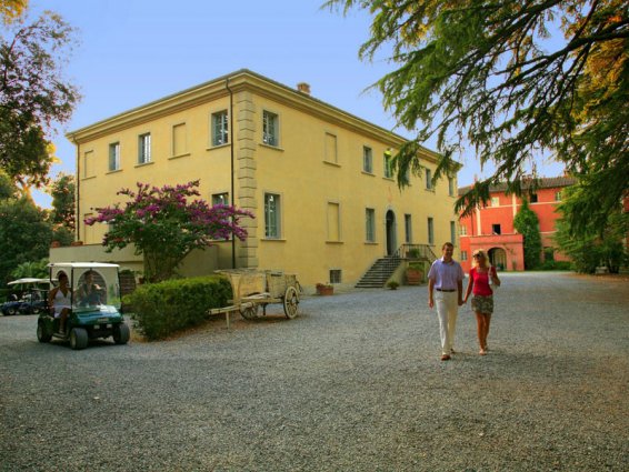 Gebouw van Resort Borgo Di Colleoli in Toscane