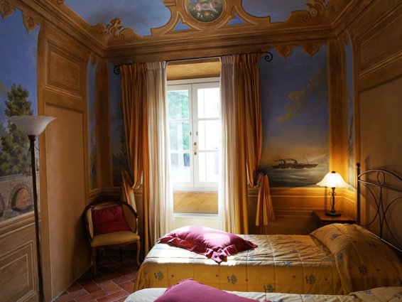 Tweepersoonskamer van Resort Borgo Di Colleoli in Toscane