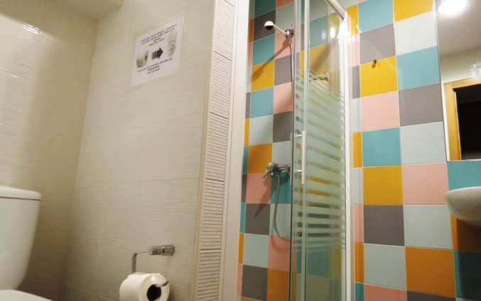 Badkamer van een tweepersoonskamer van Hotel Pension Don Claudio in Bilbao
