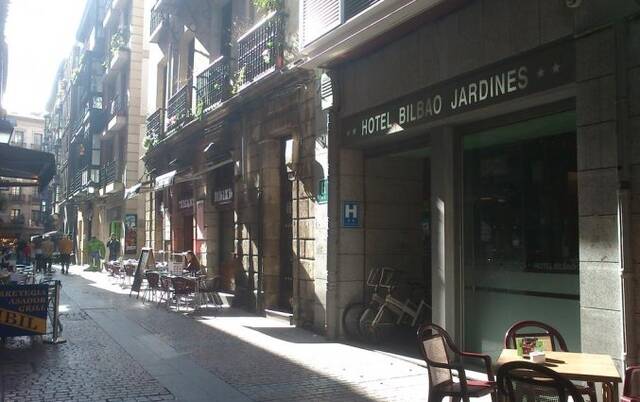 Entree van Hotel Bilbao Jardines in Bilbao
