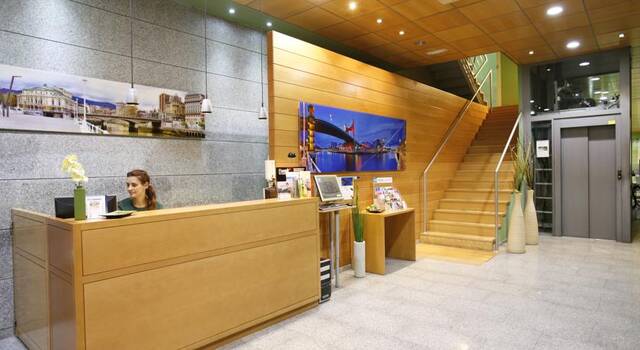 Receptie van Hotel Bilbao Jardines in Bilbao