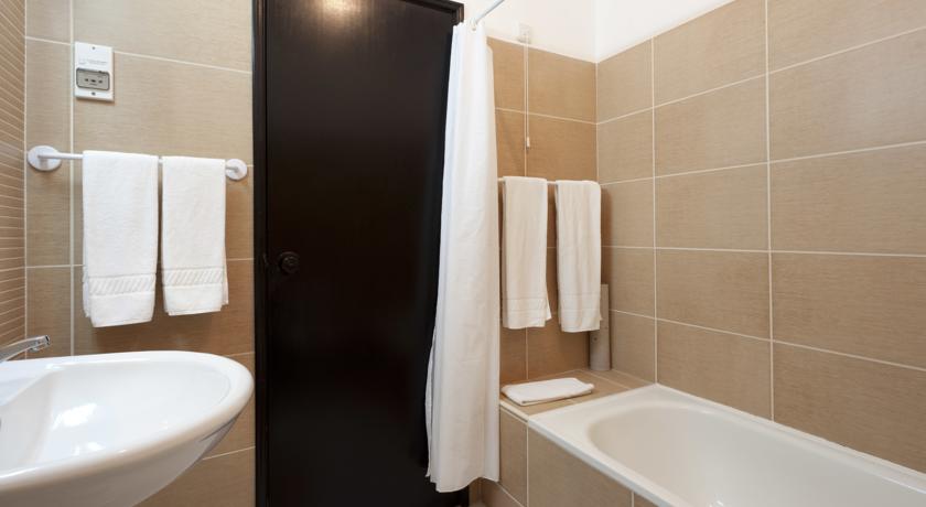 De badkamer van een appartement van Appartementen Colina Village Carvoeiro Algarve